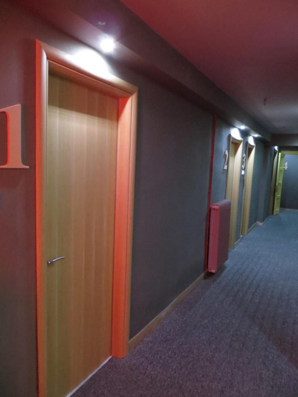Leonidaion Guesthouse Ancient Olympia Bagian luar foto A corridor in the hotel
